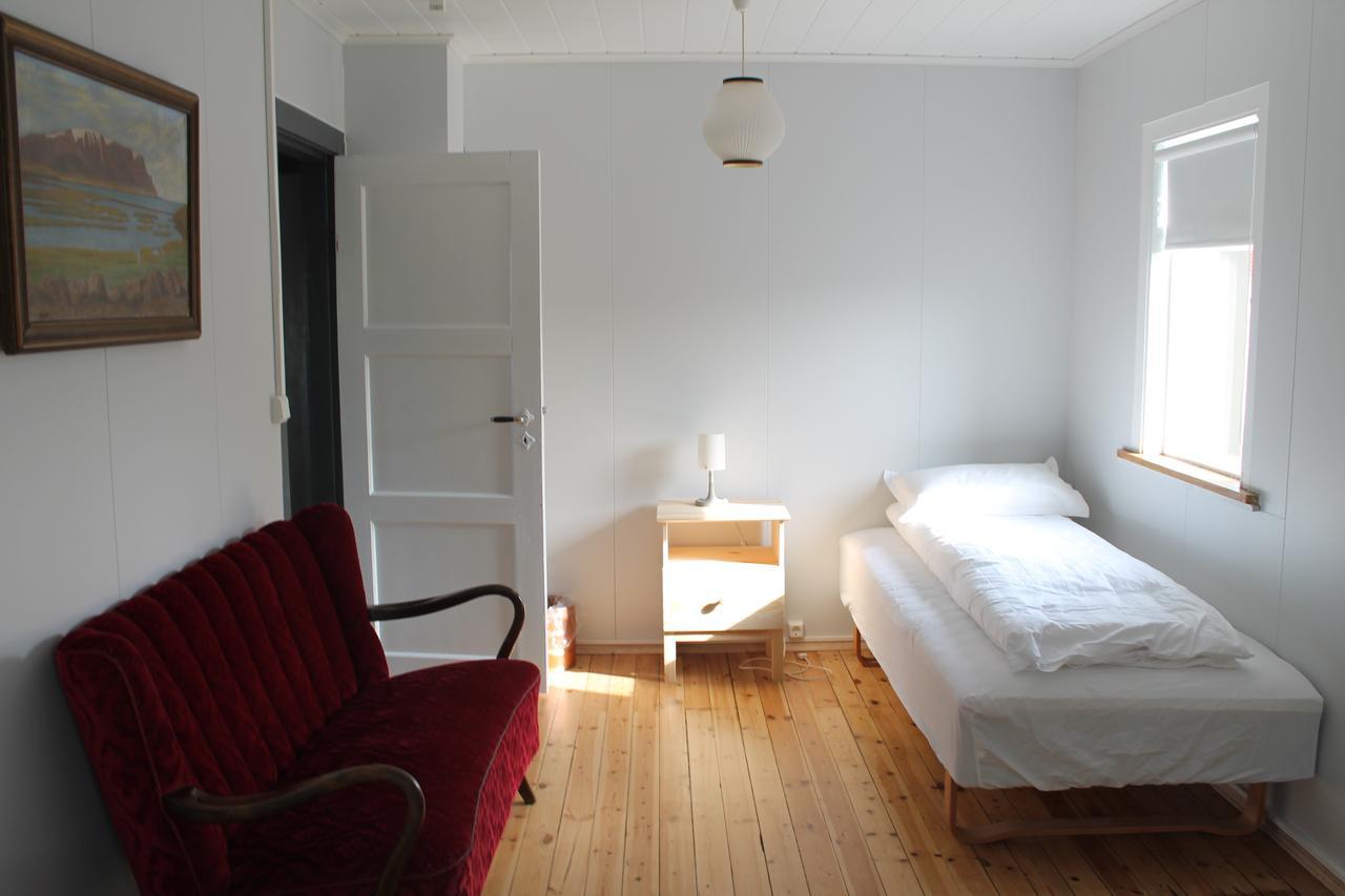 Midhop Guesthouse Thingeyrar Exterior photo